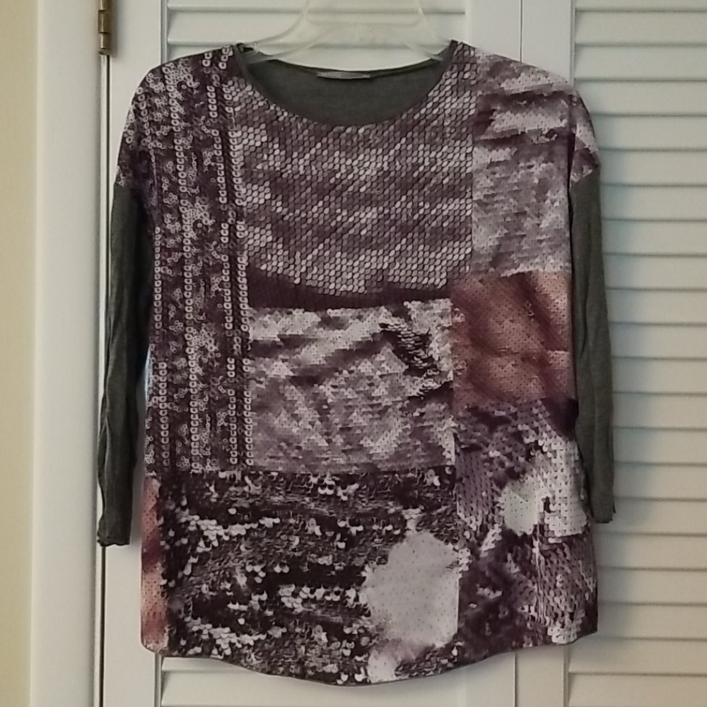 3/$20 🎉 Cool patterned ZARA top